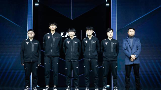 深圳队凭借 深圳队凭借