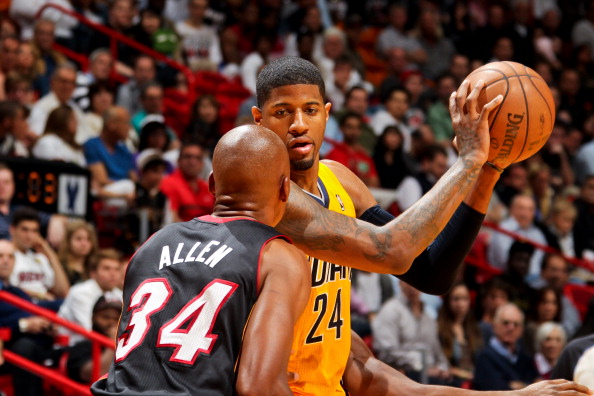 助球员们调 助球员们调